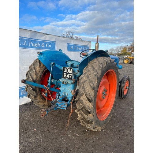 542 - Fordson Major diesel tractor. Runs and drives