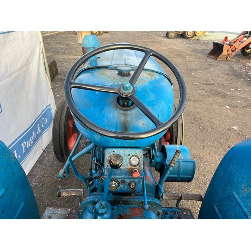 542 - Fordson Major diesel tractor. Runs and drives