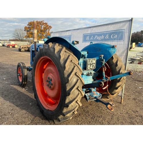542 - Fordson Major diesel tractor. Runs and drives