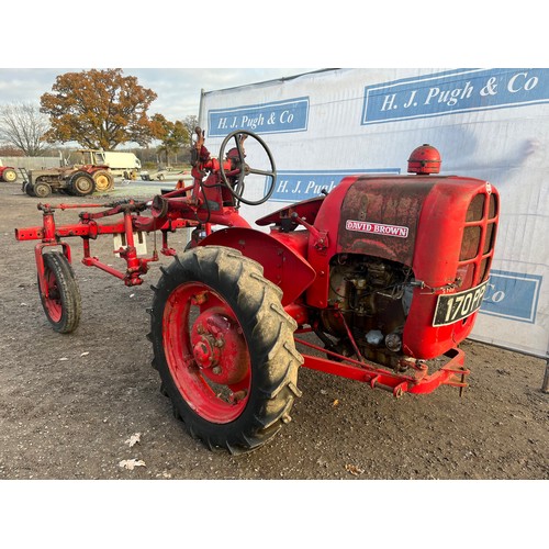 543 - David Brown 2D tractor. Runs and drives