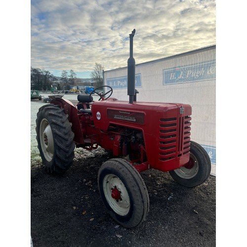 533 - International B275 tractor. Engine overhauled, new pistons and liners, reconditioned cylinder head, ... 