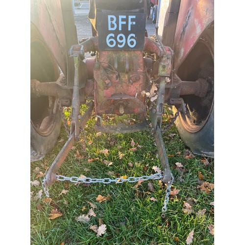 545 - International B250 tractor. Runs and drives. Reg. BFF 696. V5