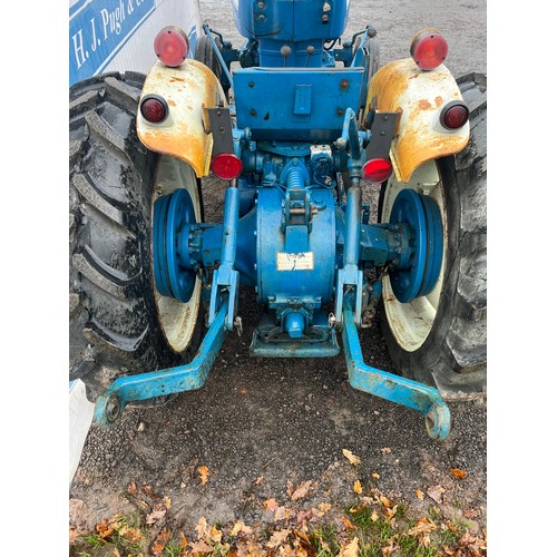 535 - Ford 2000 2wd Vineyard tractor. Good working order. Showing only 955 hours