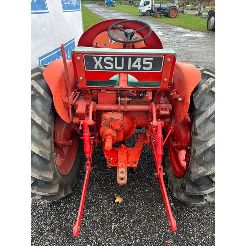 514 - David Brown Vineyard Cropmaster tractor, 1951. Brakes very poor, need attention. Reduction box needs... 