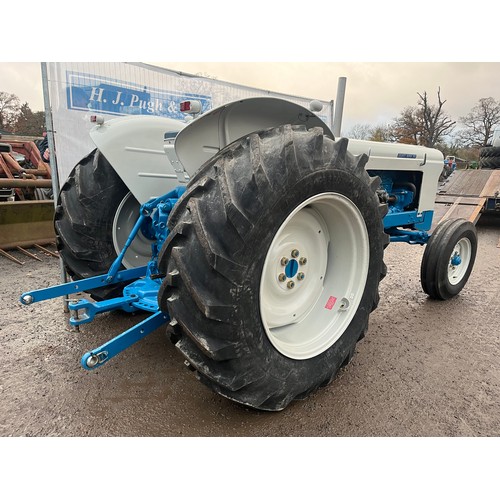 532 - County Super Six 2WD tractor, 1964. Restored and runs. Key in office