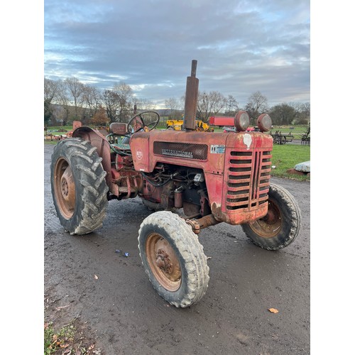 551 - International B-275 diesel tractor. Showing 7337 hours 
Sn. 55496