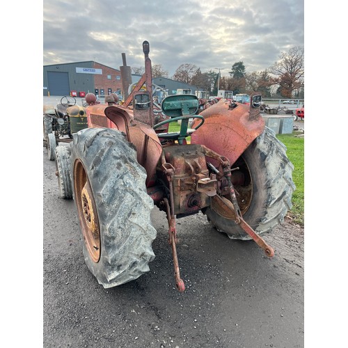 551 - International B-275 diesel tractor. Showing 7337 hours 
Sn. 55496