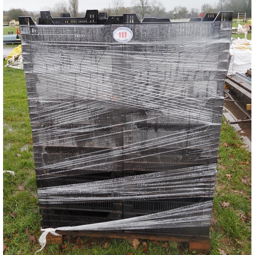 111 - Pallet of stacking trays