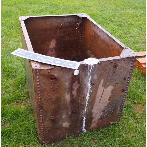 85 - Galvanised riveted water tank 3 x 2'