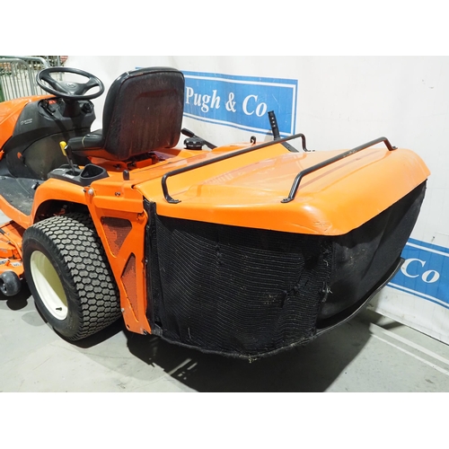 1468 - Kubota GR2100 diesel ride on garden tractor