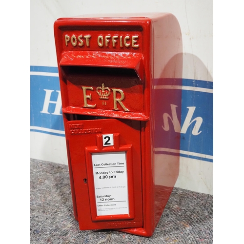 543 - Post box complete with 2 keys 22