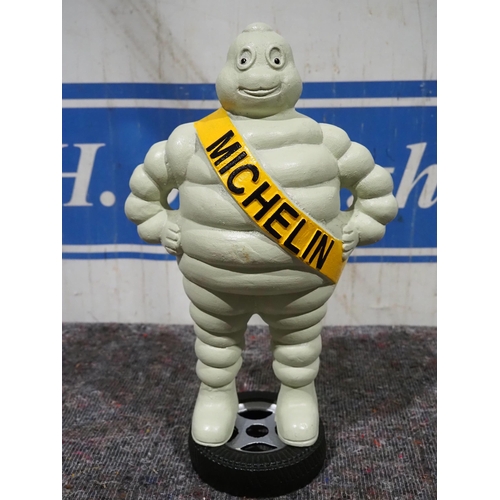 1499 - Cast iron Michelin man 18