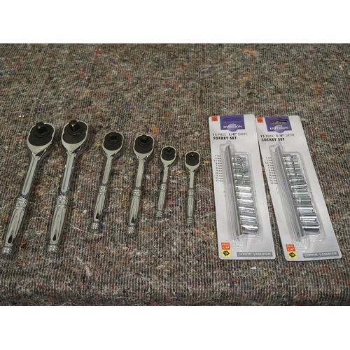 1501 - 6 Ratchets and 2 sets of sockets