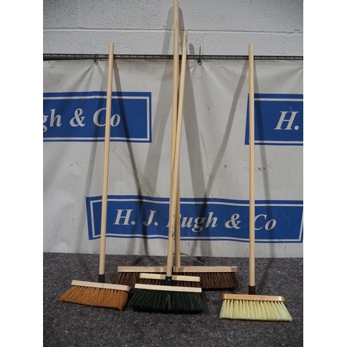 571 - Assorted brooms - 5