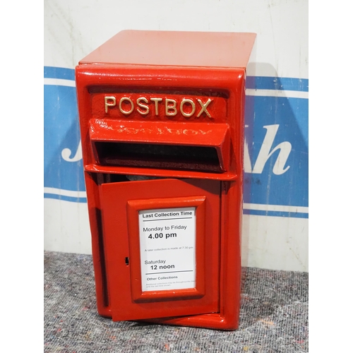 1490 - Post box complete with 2 keys 17