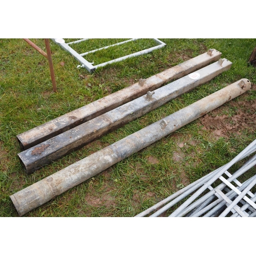 1022 - Galvanised gate posts - 3