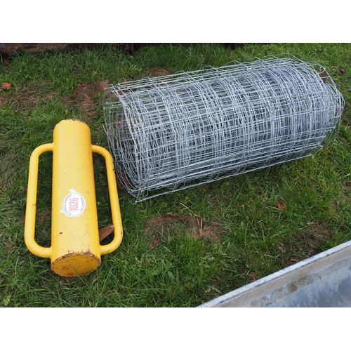 1026 - Wire netting and post rammer