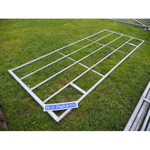 1029 - Galvanised hurdle 13ft