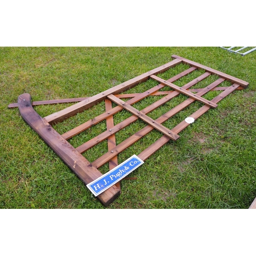 1037 - Wooden gate 8ft