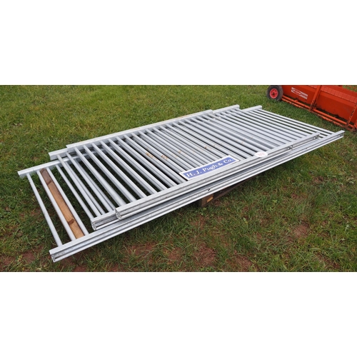 1058 - Galvanised barriers - 3