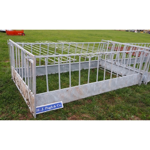 1064 - Sheep feeder 9 x 5ft