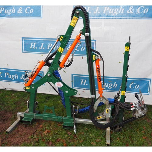 1229 - Wessex CHT120 compact hedge trimmer with hydraulic control. Only used once