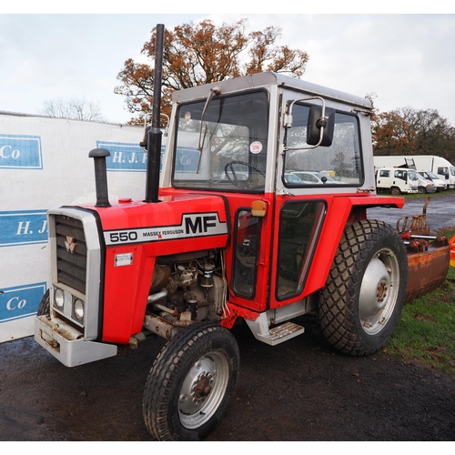 1246 - Massey Ferguson 550 tractor, 1977. Very tidy condition, vendor states only ever been on smallholding... 