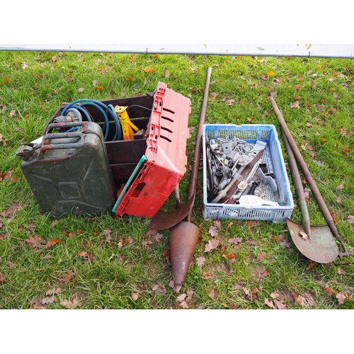 1258 - Fence parts, jacks, tools and box
