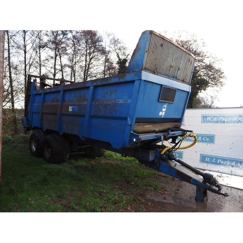 1293 - Western 15 ton tandem axle rear discharge muck spreader. 1999