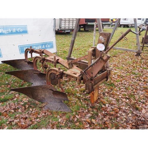 1372 - Massey Ferguson 41 3 furrow plough