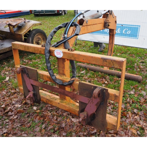 1376 - Bale handler