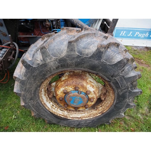 1211 - Ford 6610 4wd tractor. Runs and drives. C/w Farmhand loader, Pick up hitch and good front tyres. Sho... 