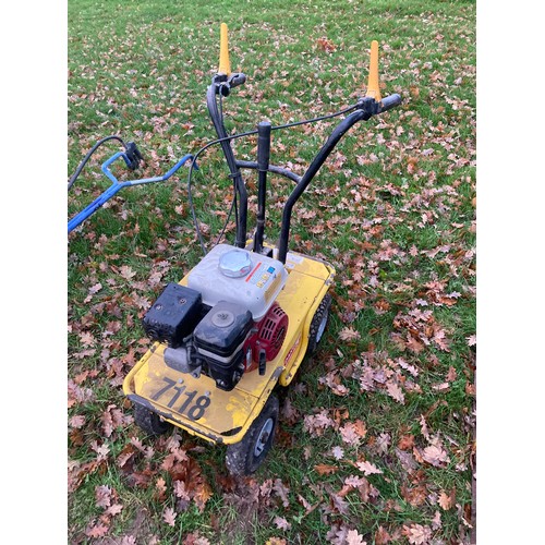 1411 - Turf cutter with Honda engine