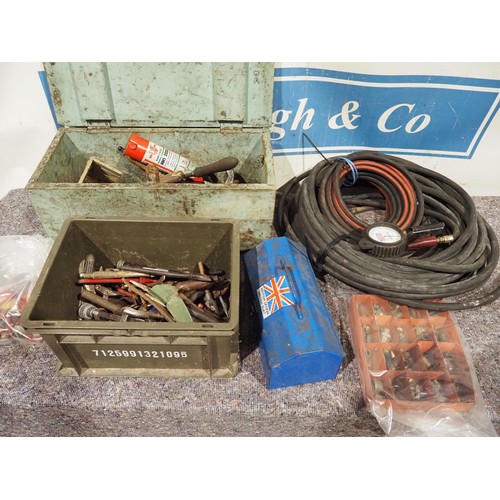 489 - Air hose, air hose fittings and assorted hand tools to include pliers, spanners, etc.