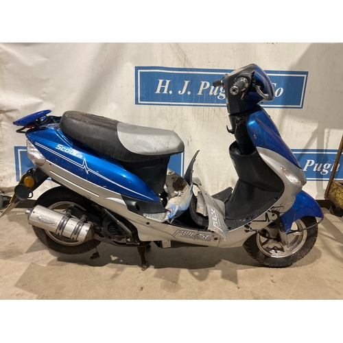 436B - Pulse L1 scooter. Comes with V5 and some old invoices