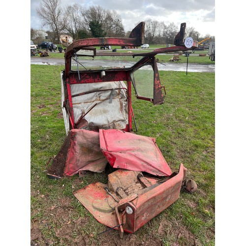 1466C - Massey Ferguson 135 flexicab, wings and brackets. Came off a 135