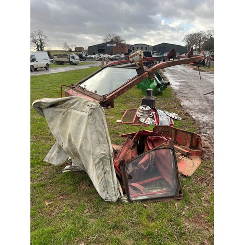 1466C - Massey Ferguson 135 flexicab, wings and brackets. Came off a 135