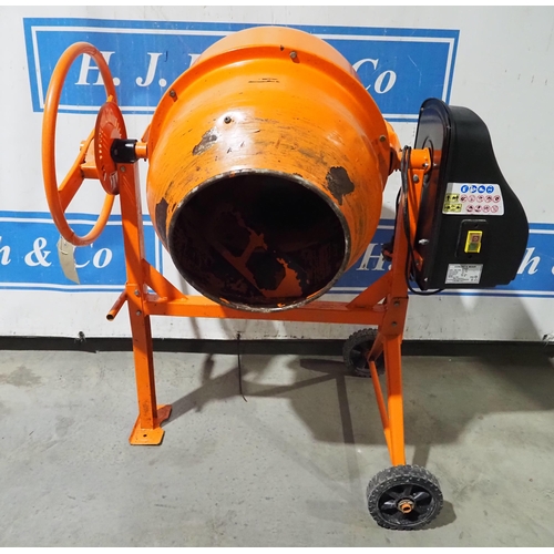 446 - Electric cement mixer 240v