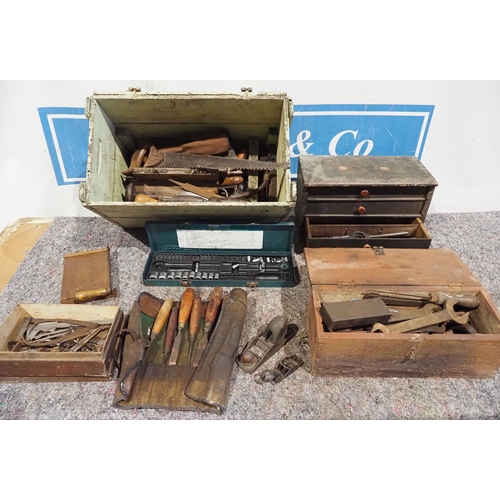 618 - Assorted wood working tools to include chisels, planes, spanners, tap and die set, etc.