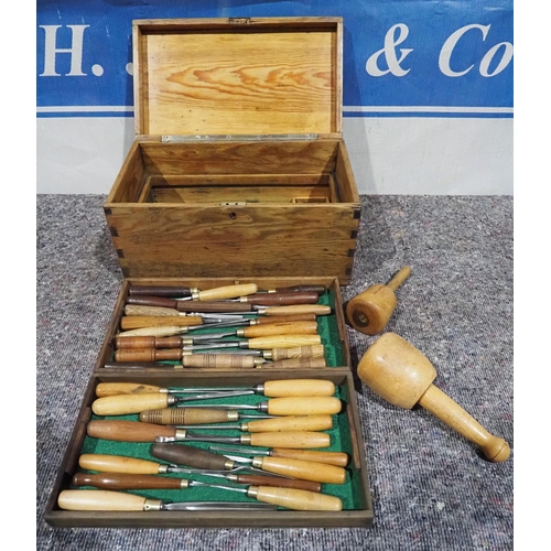 695 - Set of 34 carving chisels and mallets in wooden box