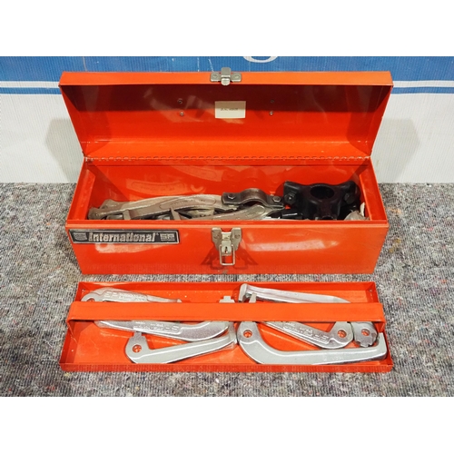 697 - Sykes Pickavant hydraulic puller kit in metal case