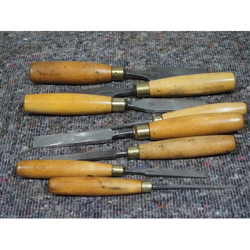 727 - Set of 8 Boxwood handled firmer chisels 1/8