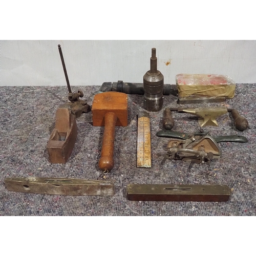 827 - Record plane, spoke shaves, rulers and small anvil etc