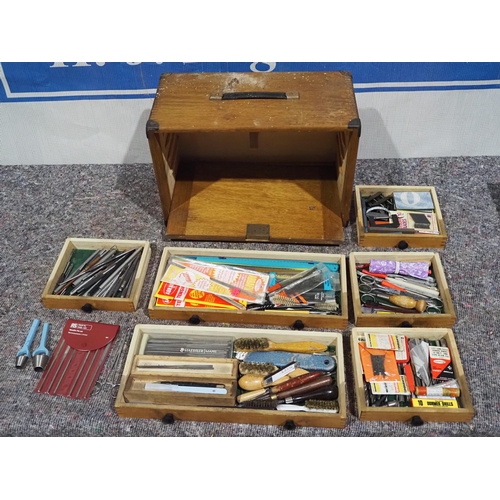 850 - M&W carpenters chest and tools
