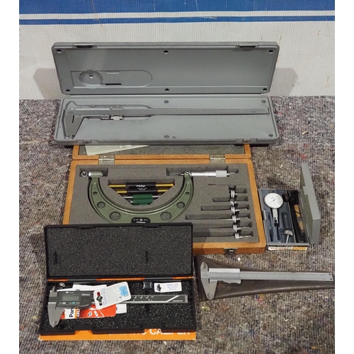 862 - Mitutoyo digital vernier callipers, micrometre and depth gauge