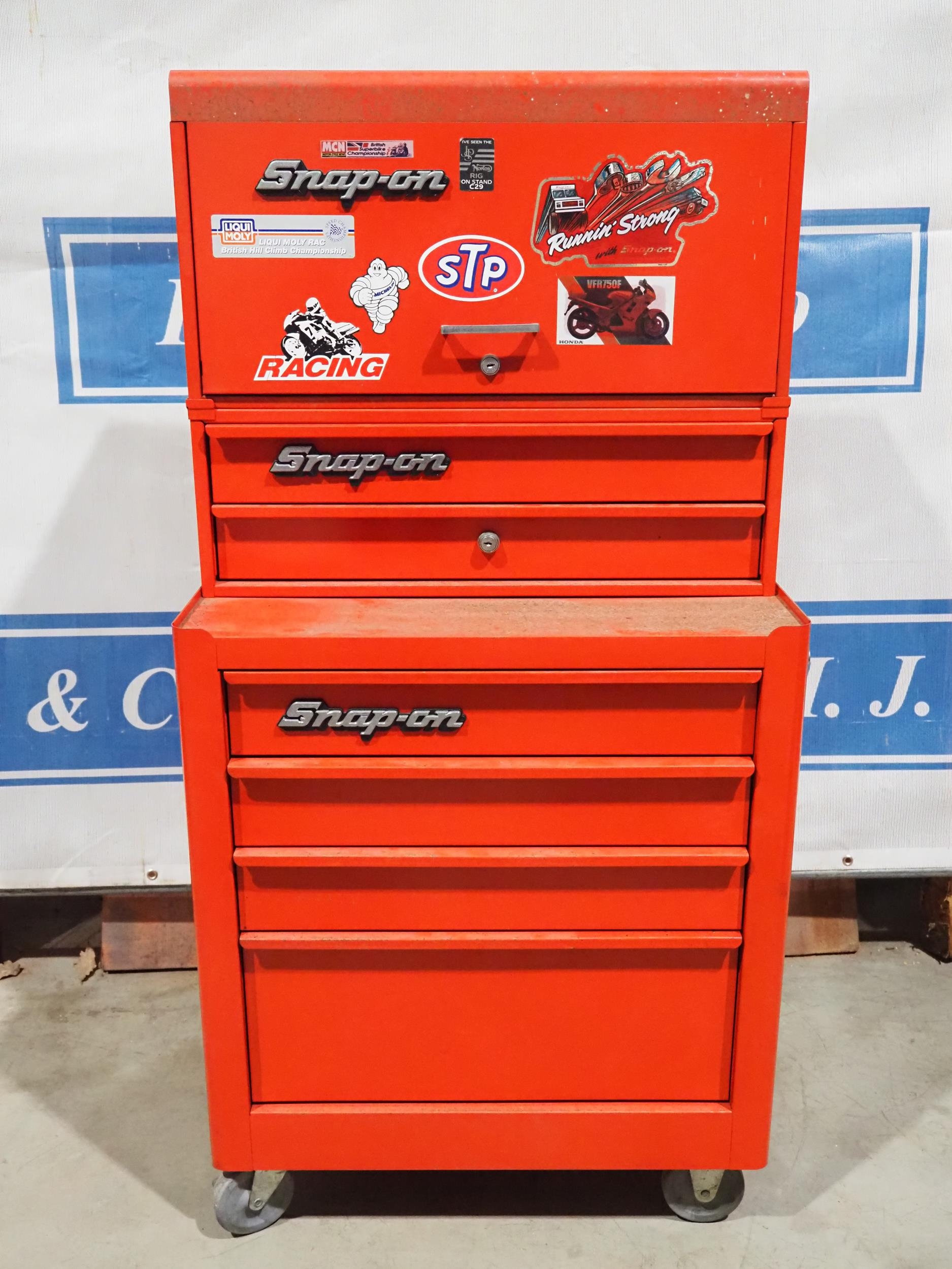 Snapon 9 drawer tool on wheels with contents to include