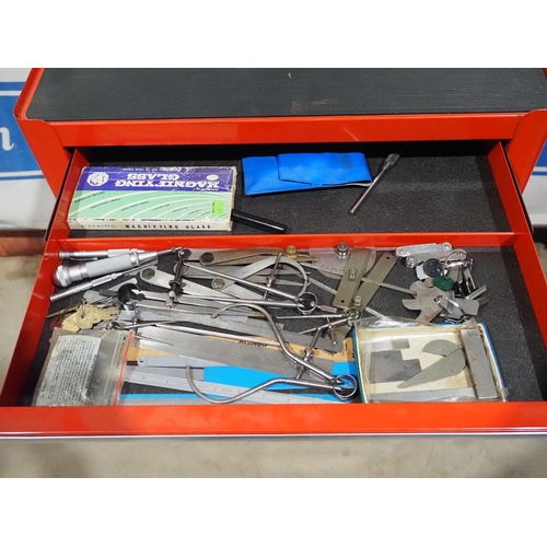 875 - Snap-on 7 drawer tool cabinet on wheel with contents to include Allen keys, V blocks and other hand ... 