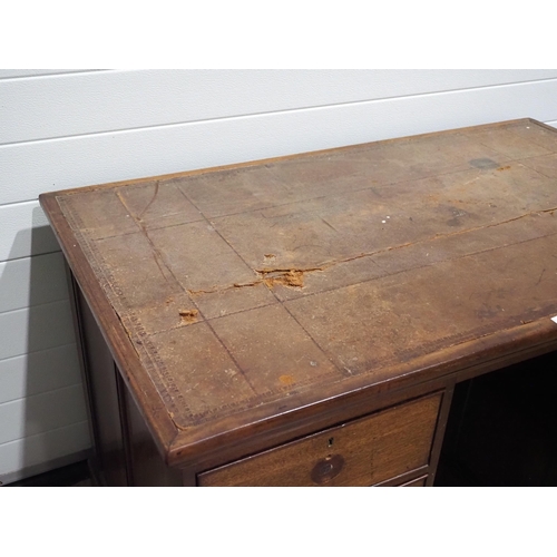 614 - Mahogany pedestal desk with 6 drawers and leather top H31½