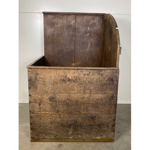 569 - Victorian firewood bin in oak H47