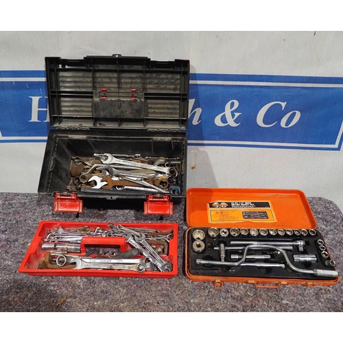 904 - Quantity of spanners and socket set